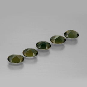 Achetez naturel 2,39ct vert brunâtre kornerupine gems, coupe ovale, en provenance sri lanka chez gemselect. en stock, livraison internationale!