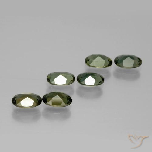 Shop natural 2.57ct Vert foncé Rupine des grains gems, ovale, from Sri Lanka at GemSelect. In stock, global shipping!