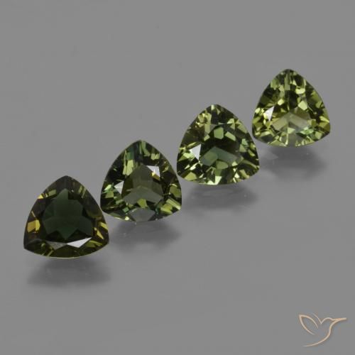 Shop natural 2.47ct Vert foncé Rupine des grains gems, Trillion, from Sri Lanka at GemSelect. In stock, global shipping!