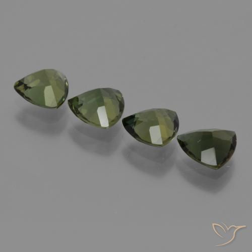 Shop natural 2.47ct Vert foncé Rupine des grains gems, Trillion, from Sri Lanka at GemSelect. In stock, global shipping!