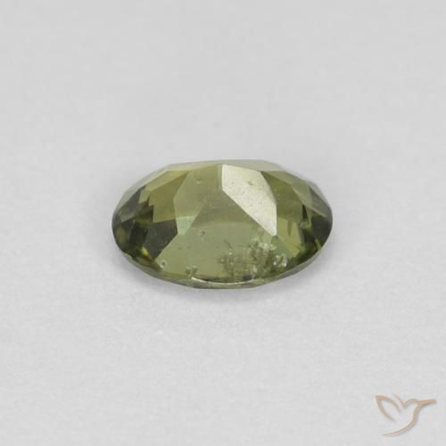 Rupine des grains Vert forêt chaud naturelle ovale, 0.33 ct, VS-SI