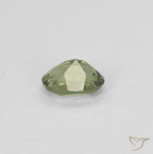 Rupine des grains Vert forêt chaud naturelle ovale, 0.13 ct, VVS-VS