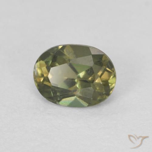 Rupine des grains Vert forêt chaud naturelle ovale, 0.27 ct, VVS