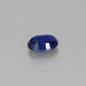 Disthène Bleu foncé naturelle Coupe ovale, 0.61 ct, VS-SI
