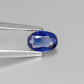 Disthène Bleu foncé naturelle Coupe ovale, 0.58 ct, VS