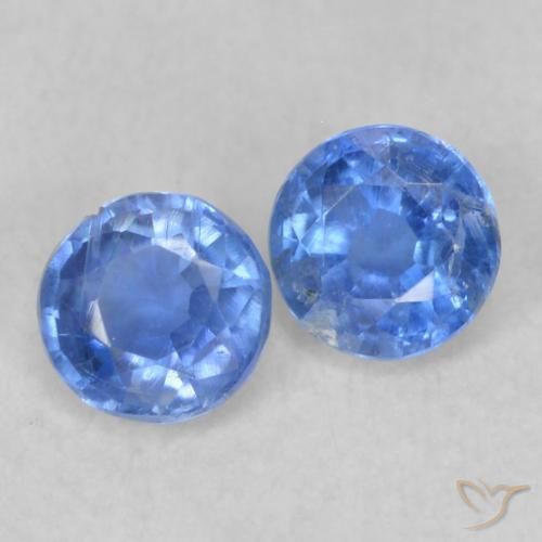 Shop natural 0.44ct Bleu marine léger Disthène gems, Tour, from Népal at GemSelect. In stock, global shipping!