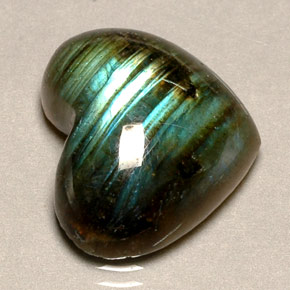 Labradorite multicolore naturelle forme de coeur, 12,57 ct, translucide