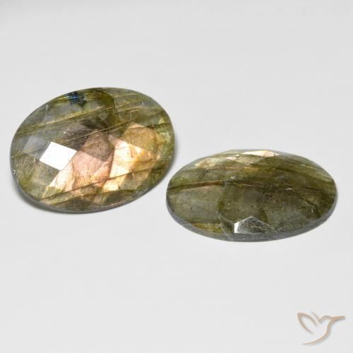 Shop natural 31.65ct Multicolore Labradorite gems, ovale, from Madagascar at GemSelect. In stock, global shipping!