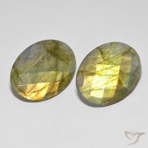 Shop natural 32.72ct Multicolore Labradorite gems, ovale, from Madagascar at GemSelect. In stock, global shipping!