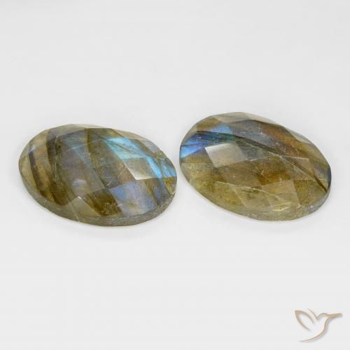 Shop natural 16.81ct Multicolore Labradorite gems, ovale, from Madagascar at GemSelect. In stock, global shipping!