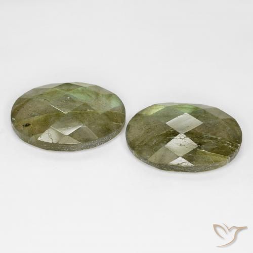 Shop natural 16.55ct Multicolore Labradorite gems, ovale, from Madagascar at GemSelect. In stock, global shipping!