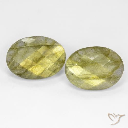 Shop natural 16.30ct Multicolore Labradorite gems, ovale, from Madagascar at GemSelect. In stock, global shipping!