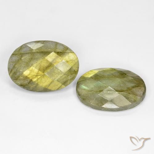 Shop natural 16.30ct Multicolore Labradorite gems, ovale, from Madagascar at GemSelect. In stock, global shipping!