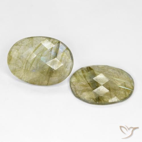 Shop natural 16.61ct Multicolore Labradorite gems, ovale, from Madagascar at GemSelect. In stock, global shipping!