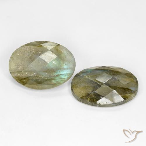 Shop natural 16.40ct Multicolore Labradorite gems, ovale, from Madagascar at GemSelect. In stock, global shipping!