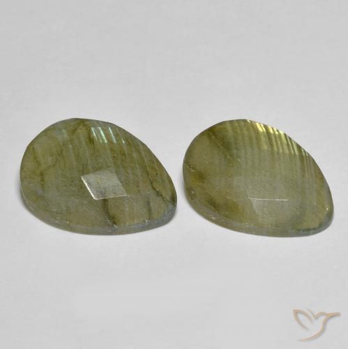 Shop natural 11.04ct Multicolore Labradorite gems, En forme de poire, from Madagascar at GemSelect. In stock, global shipping!