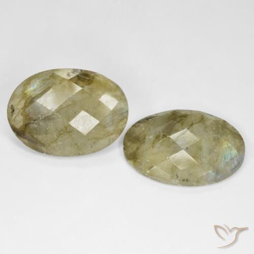 Shop natural 23.45ct Multicolore Labradorite gems, ovale, from Madagascar at GemSelect. In stock, global shipping!