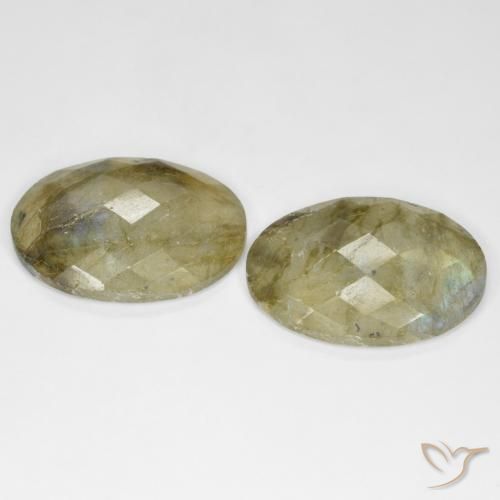 Shop natural 23.45ct Multicolore Labradorite gems, ovale, from Madagascar at GemSelect. In stock, global shipping!