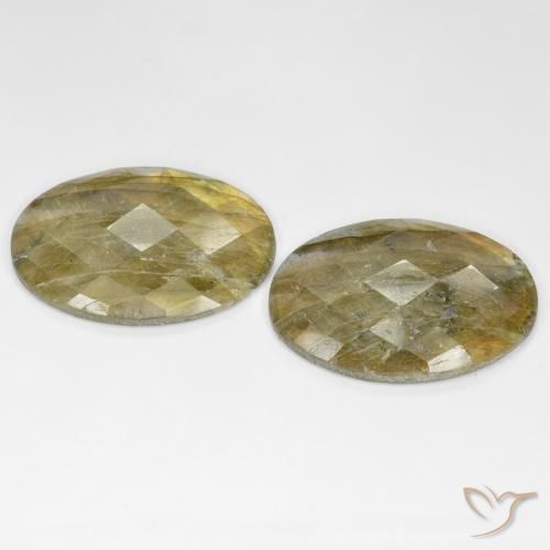Shop natural 26.05ct Multicolore Labradorite gems, ovale, from Madagascar at GemSelect. In stock, global shipping!