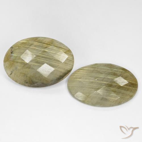 Shop natural 30.12ct Multicolore Labradorite gems, ovale, from Madagascar at GemSelect. In stock, global shipping!