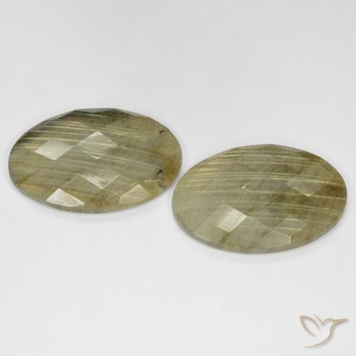 Shop natural 30.12ct Multicolore Labradorite gems, ovale, from Madagascar at GemSelect. In stock, global shipping!