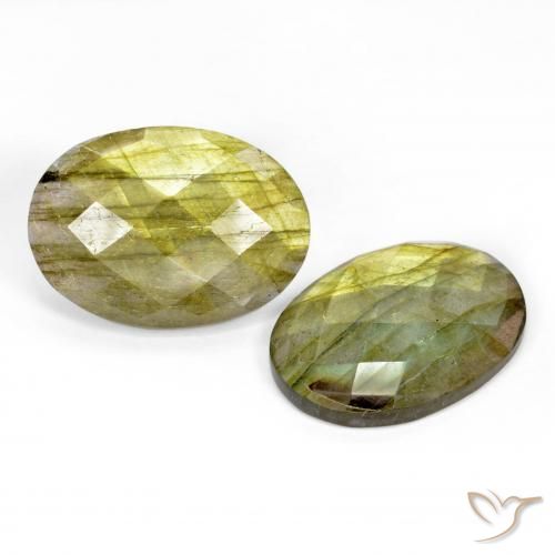 Shop natural 23.37ct Multicolore Labradorite gems, ovale, from Madagascar at GemSelect. In stock, global shipping!