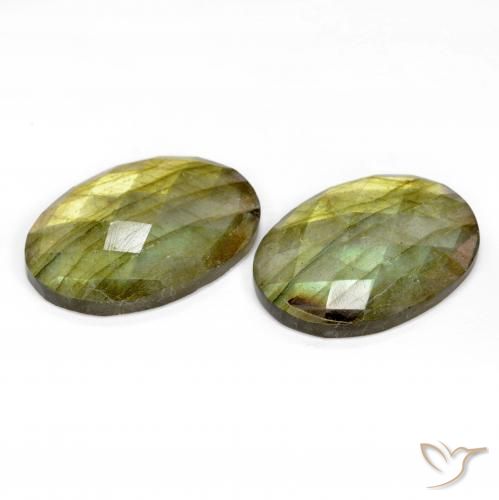 Shop natural 23.37ct Multicolore Labradorite gems, ovale, from Madagascar at GemSelect. In stock, global shipping!