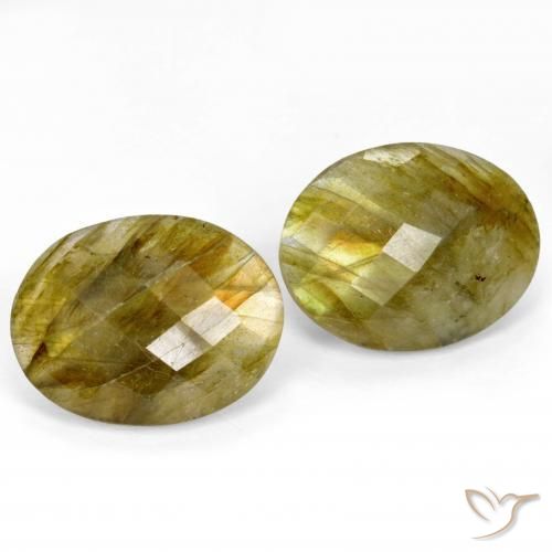 Shop natural 19.29ct Multicolore Labradorite gems, ovale, from Madagascar at GemSelect. In stock, global shipping!