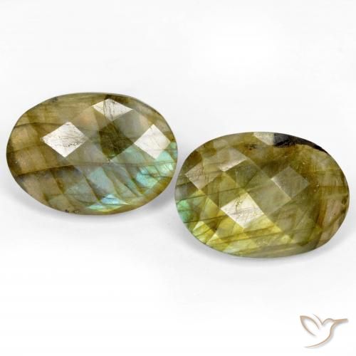 Shop natural 23.76ct Multicolore Labradorite gems, ovale, from Madagascar at GemSelect. In stock, global shipping!