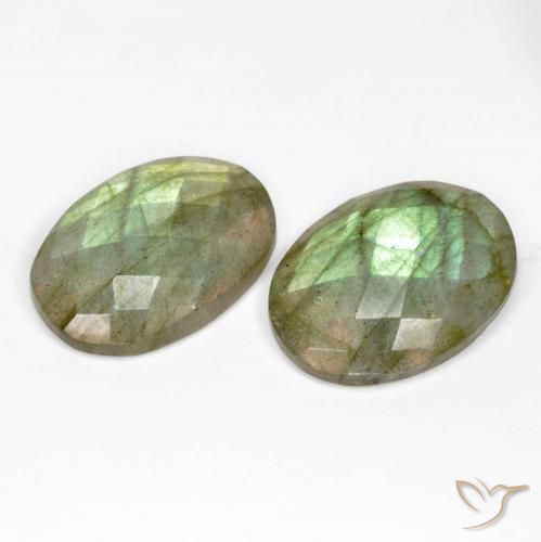 Shop natural 20.95ct Multicolore Labradorite gems, ovale, from Madagascar at GemSelect. In stock, global shipping!