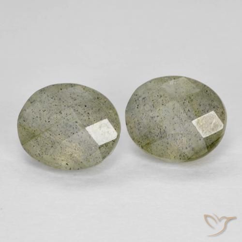 Shop natural 2.12ct Multicolore Labradorite gems, ovale, from Madagascar at GemSelect. In stock, global shipping!