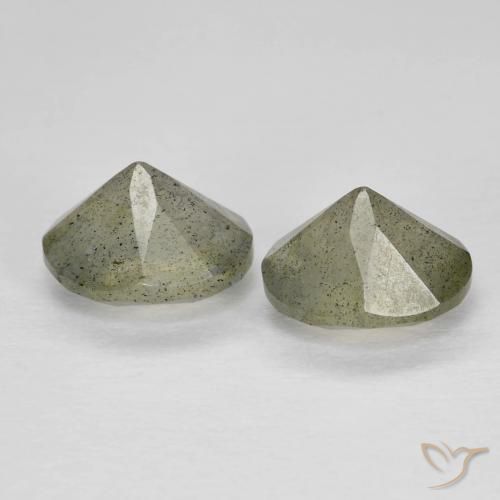 Shop natural 2.12ct Multicolore Labradorite gems, ovale, from Madagascar at GemSelect. In stock, global shipping!