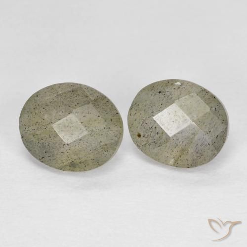 Shop natural 2.15ct Multicolore Labradorite gems, ovale, from Madagascar at GemSelect. In stock, global shipping!