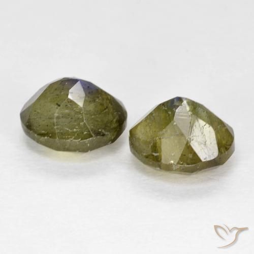 Shop natural 2.39ct Multicolore Labradorite gems, ovale, from Madagascar at GemSelect. In stock, global shipping!