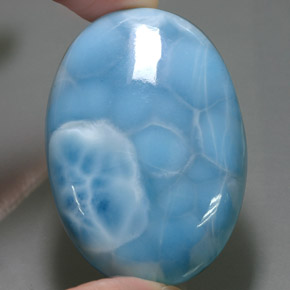 Larimar bleue naturelle coupe ovale, 149,60 ct, opaque