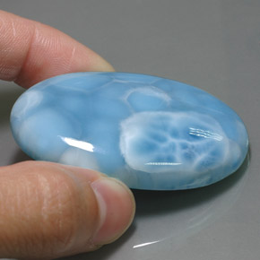 Larimar bleue naturelle coupe ovale, 149,60 ct, opaque