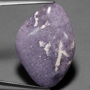 Lépidolite violet naturelle forme fantaisie, 27,59 ct, opaque