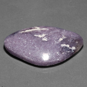 Lépidolite violet naturelle forme fantaisie, 27,59 ct, opaque