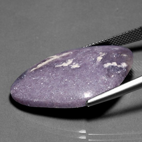 Lépidolite violet naturelle forme fantaisie, 27,59 ct, opaque