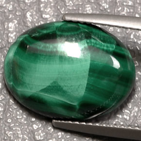 Malachite vert naturelle coupe ovale, 7,84 ct, opaque