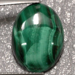 Malachite vert naturelle coupe ovale, 7,84 ct, opaque