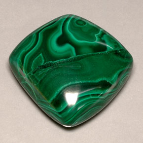 Malachite vert naturelle forme fantaisie, 111,85 ct, opaque