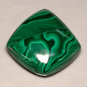 Malachite vert naturelle forme fantaisie, 111,85 ct, opaque