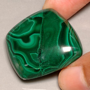 Malachite vert naturelle forme fantaisie, 111,85 ct, opaque