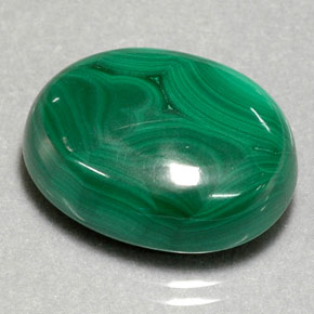 Malachite vert naturelle coupe ovale, 29,39 ct, opaque