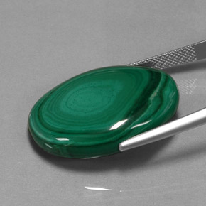 Malachite vert naturelle coupe ovale, 47,62 ct, opaque