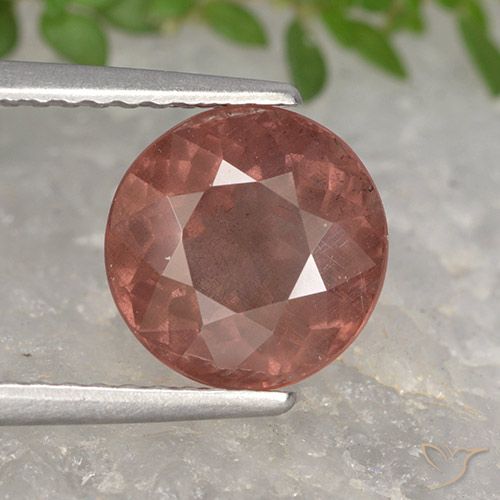 Grenat Malaya Rose bourgogne naturelle Coupe roude, 2.85 ct, VS