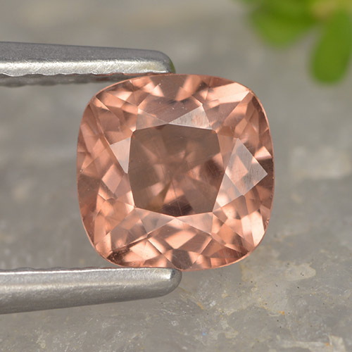 Grenat malaya rose naturelle coupe coussin, 0,68 ct, VS