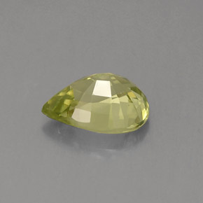 Petit Grenat Vert jaunâtre naturelle En forme de poire, 1.29 ct, VS