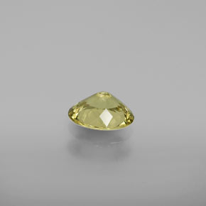 Petit Grenat Vert Doré naturelle Coupe ovale, 0.95 ct, VVS-VS